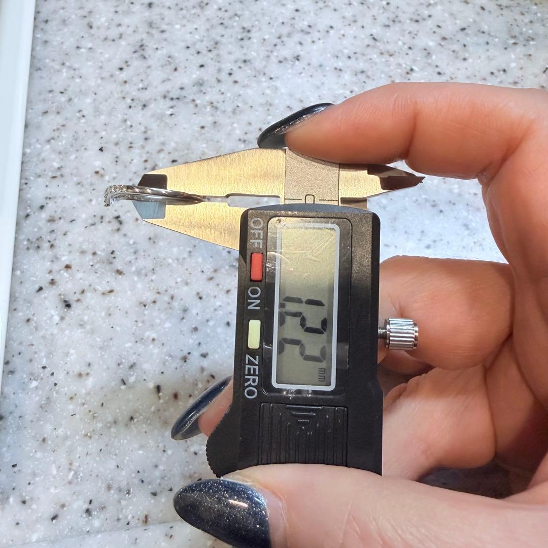 新品同様！ V字 ダイヤモンドリング D0.20ct Pt900