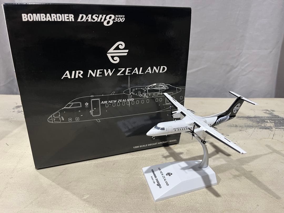 航空機・ヘリコプター BOMBARDIER DASH 8 Q300 AIR NEW ZEALAND