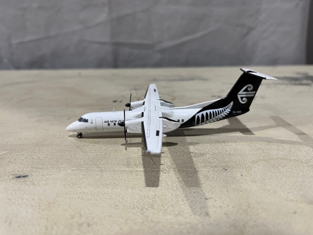 航空機・ヘリコプター BOMBARDIER DASH 8 Q300 AIR NEW ZEALAND
