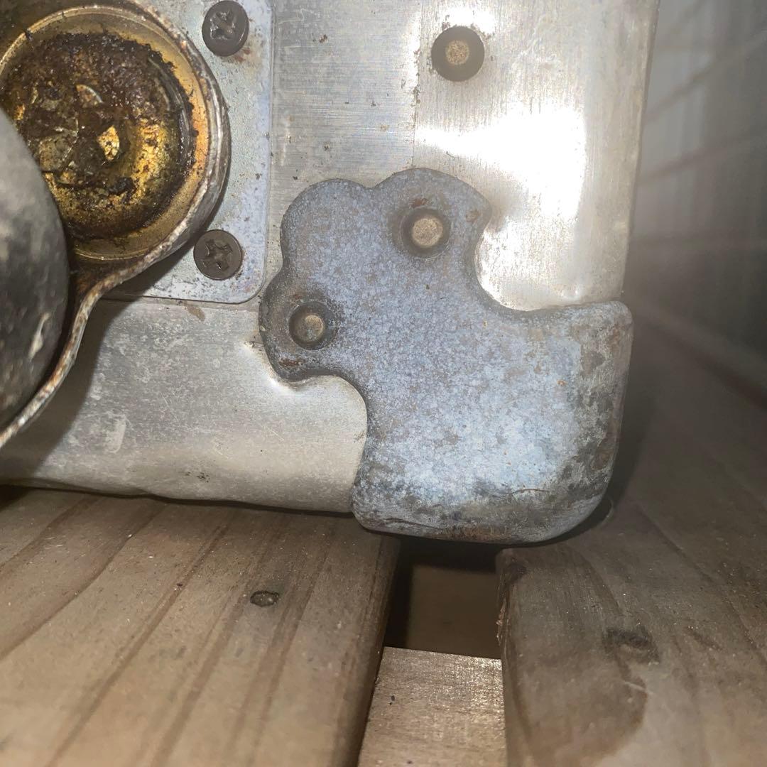 ヴィンテージアルミトランクケース タイヤ付き 店舗什器 インテリア