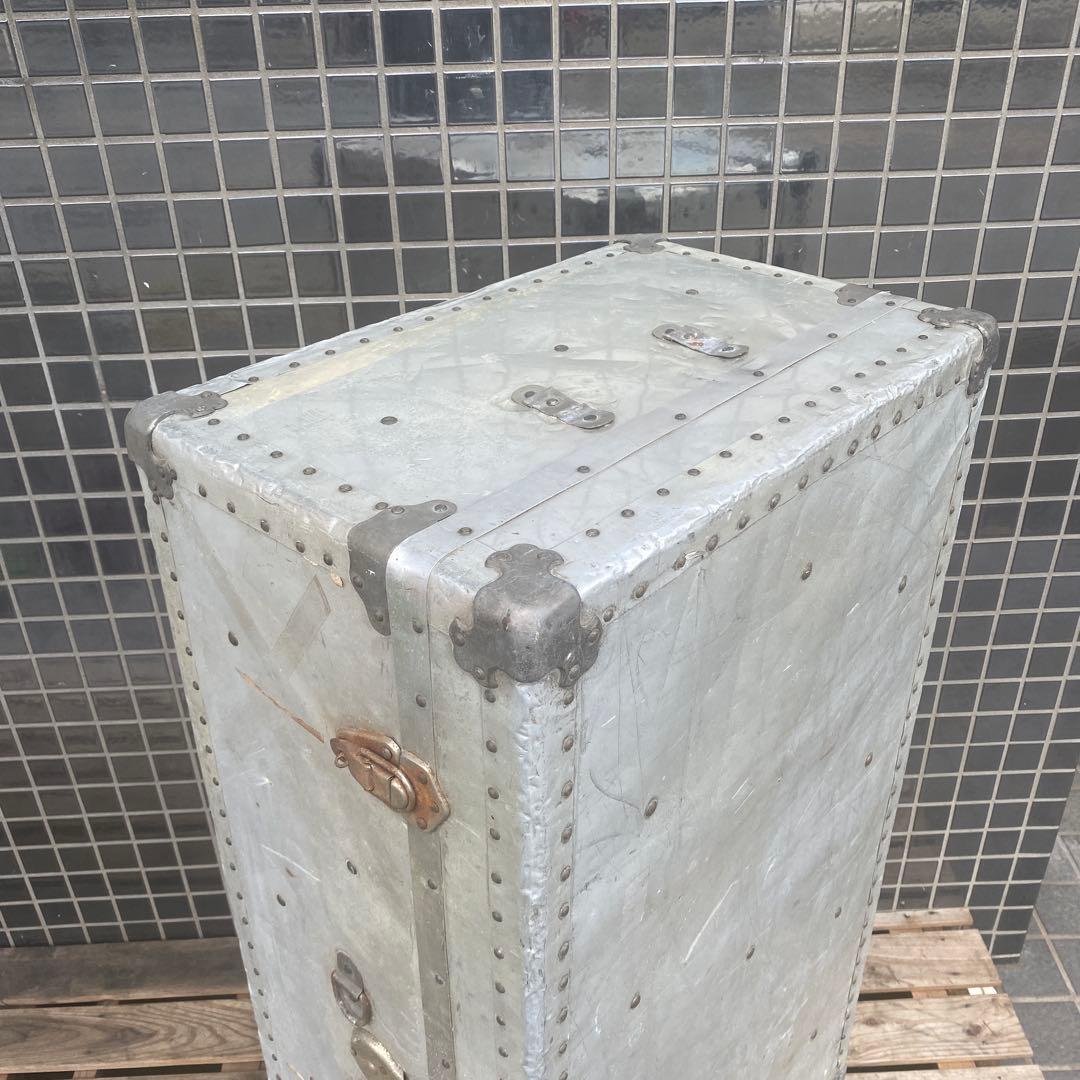 ヴィンテージアルミトランクケース タイヤ付き 店舗什器 インテリア
