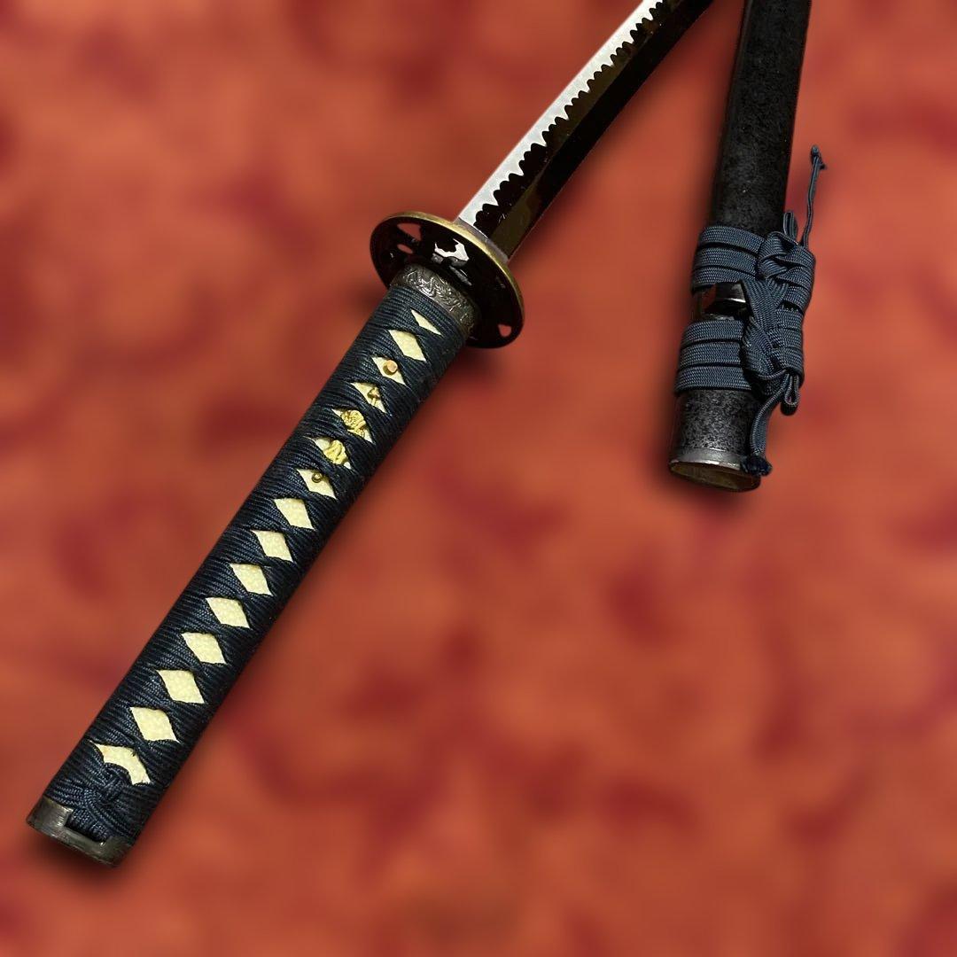 模造大刀 濃紺柄 龍彫透し丸鍔 黒梨地鞘