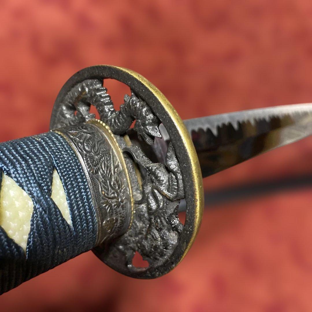 模造大刀 濃紺柄 龍彫透し丸鍔 黒梨地鞘