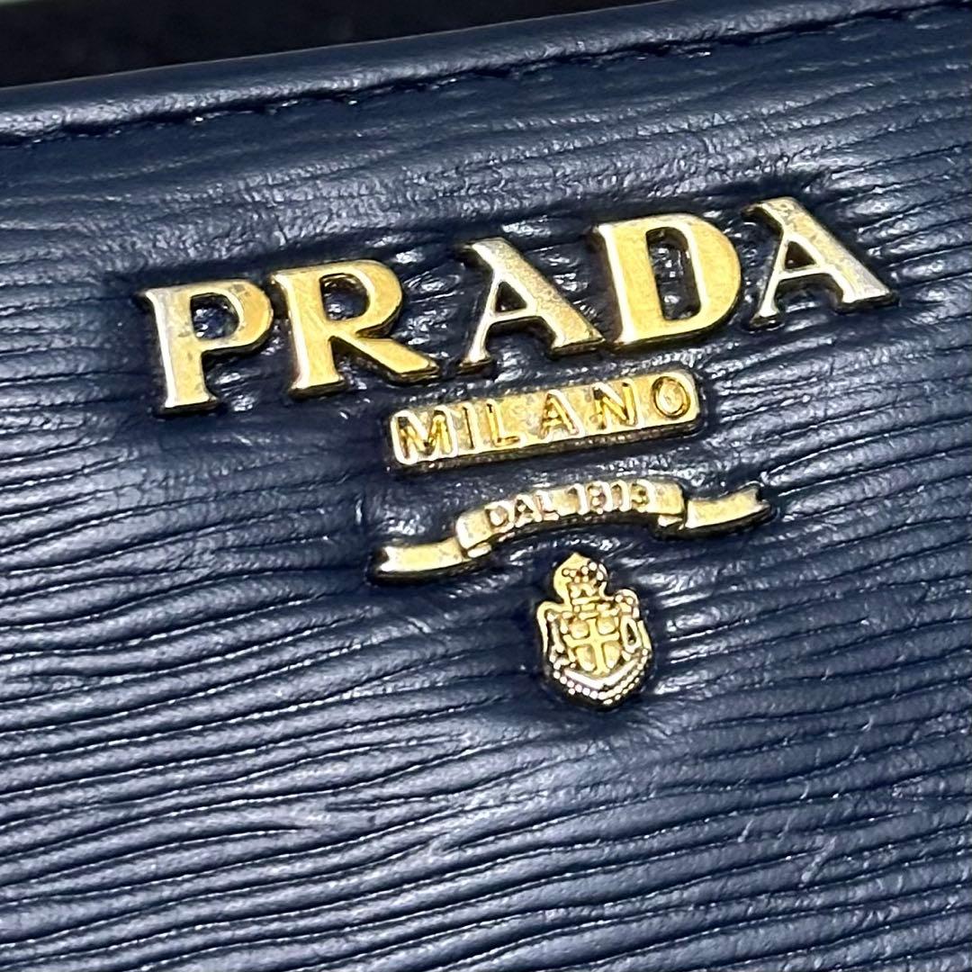 PRADA プラダ　折り財布　ラウンドファスナー　ゴールドロゴ ブルー