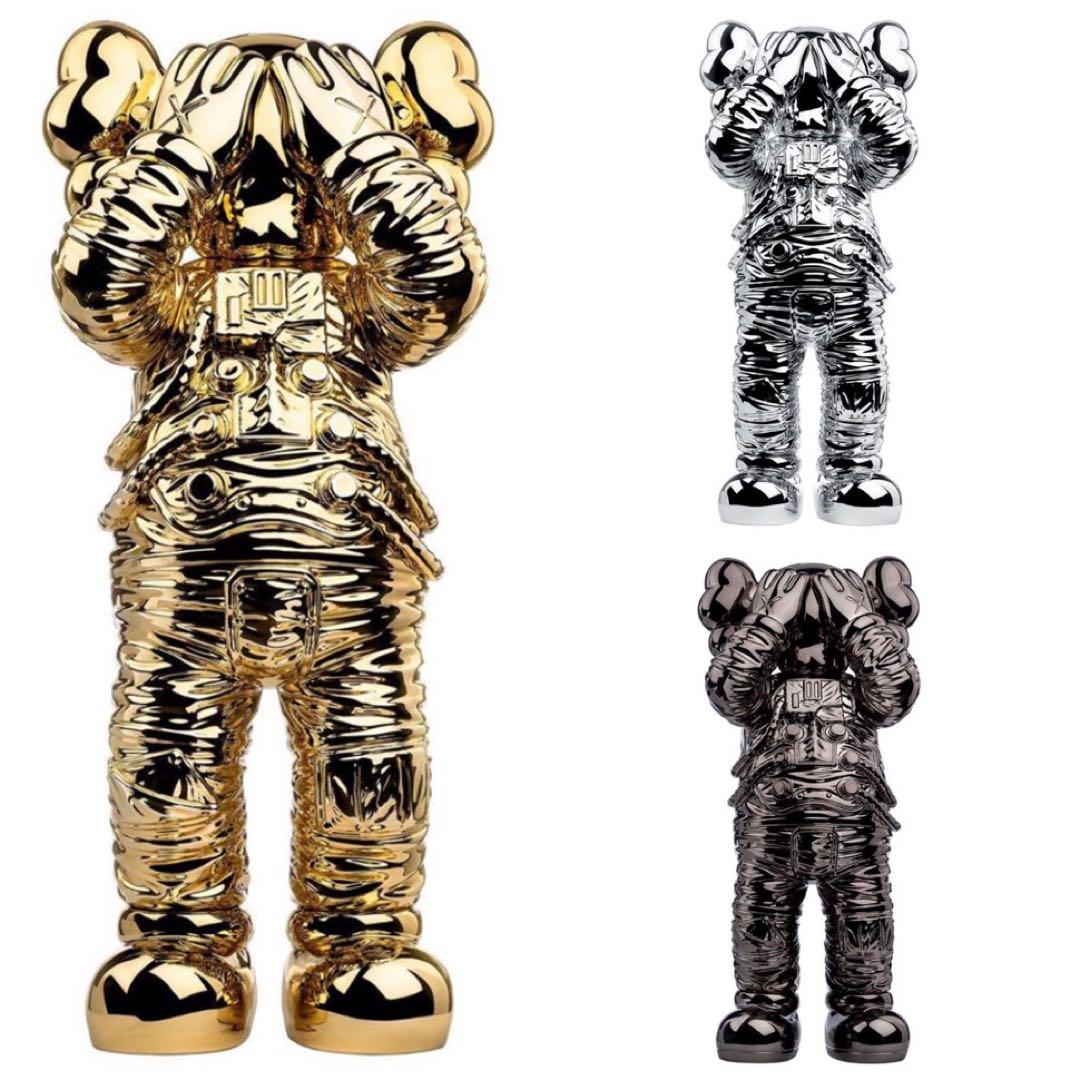 KAWS HOLIDAY SPACE 3色セット