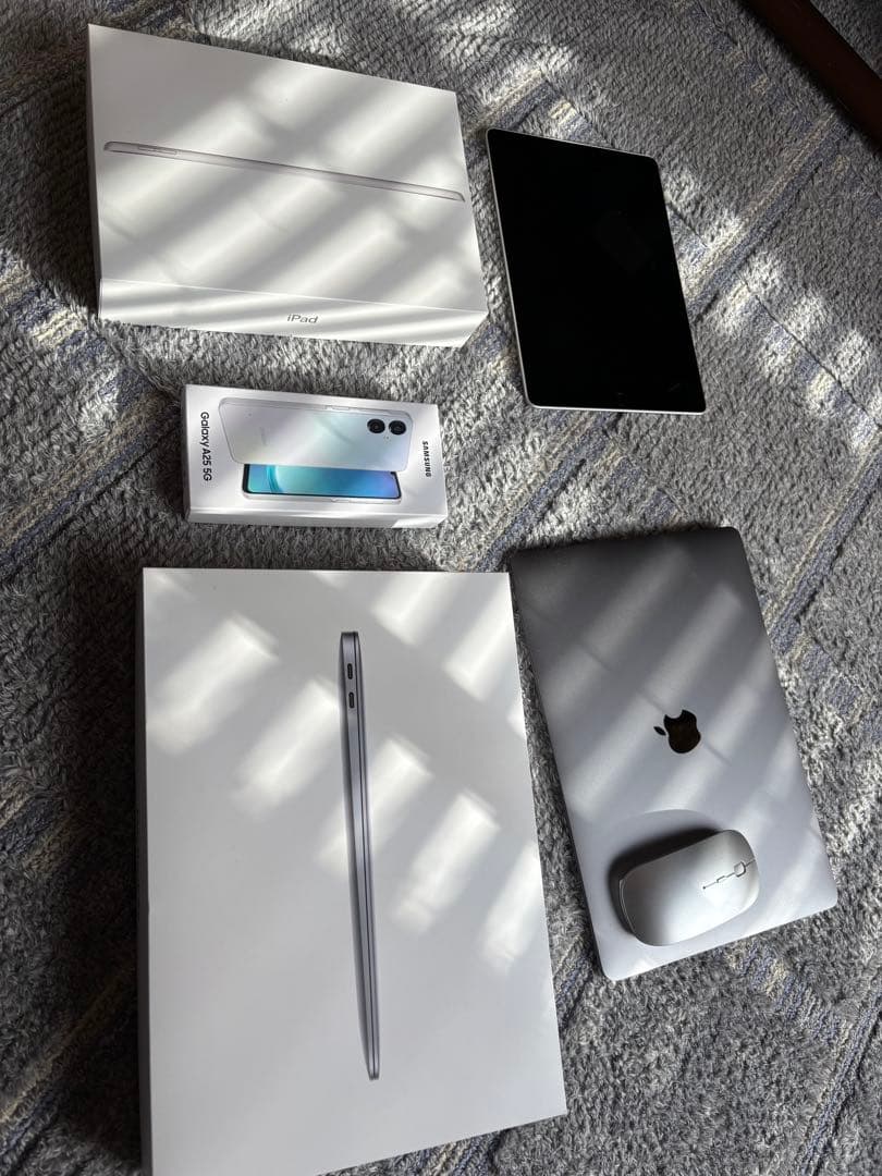 Galaxy A25 5G 新品& MacBook Air未使用レベル　iPad