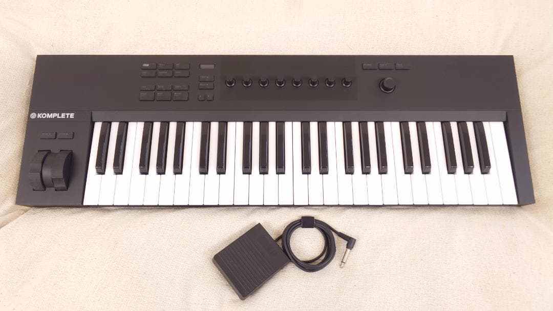 KOMPLETE KONTROL A49 ペダル付き