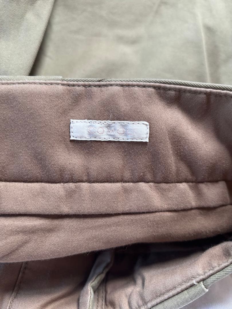 COMOLIコットンギャバウォッシュドパンツ カーキ　ストレートパンツサイズ2