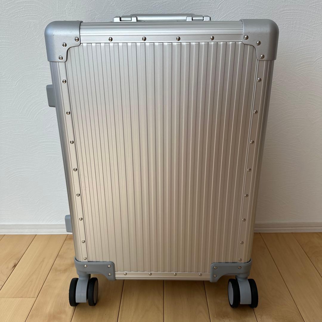 aucentic シルバー アルミニウム キャリーケース
