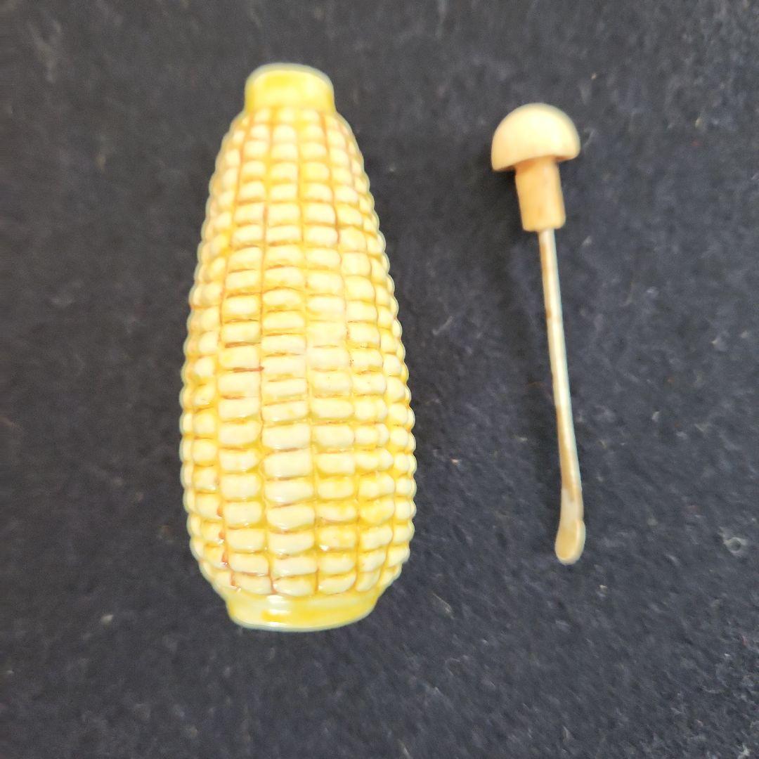 鼻烟壺‥磁器製トウモロコシ形