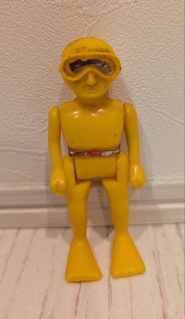 昔のソフビ　詳細不明　無版権　ダイバー風　ソフビ 人形　パチ　黄色　昭和レトロ