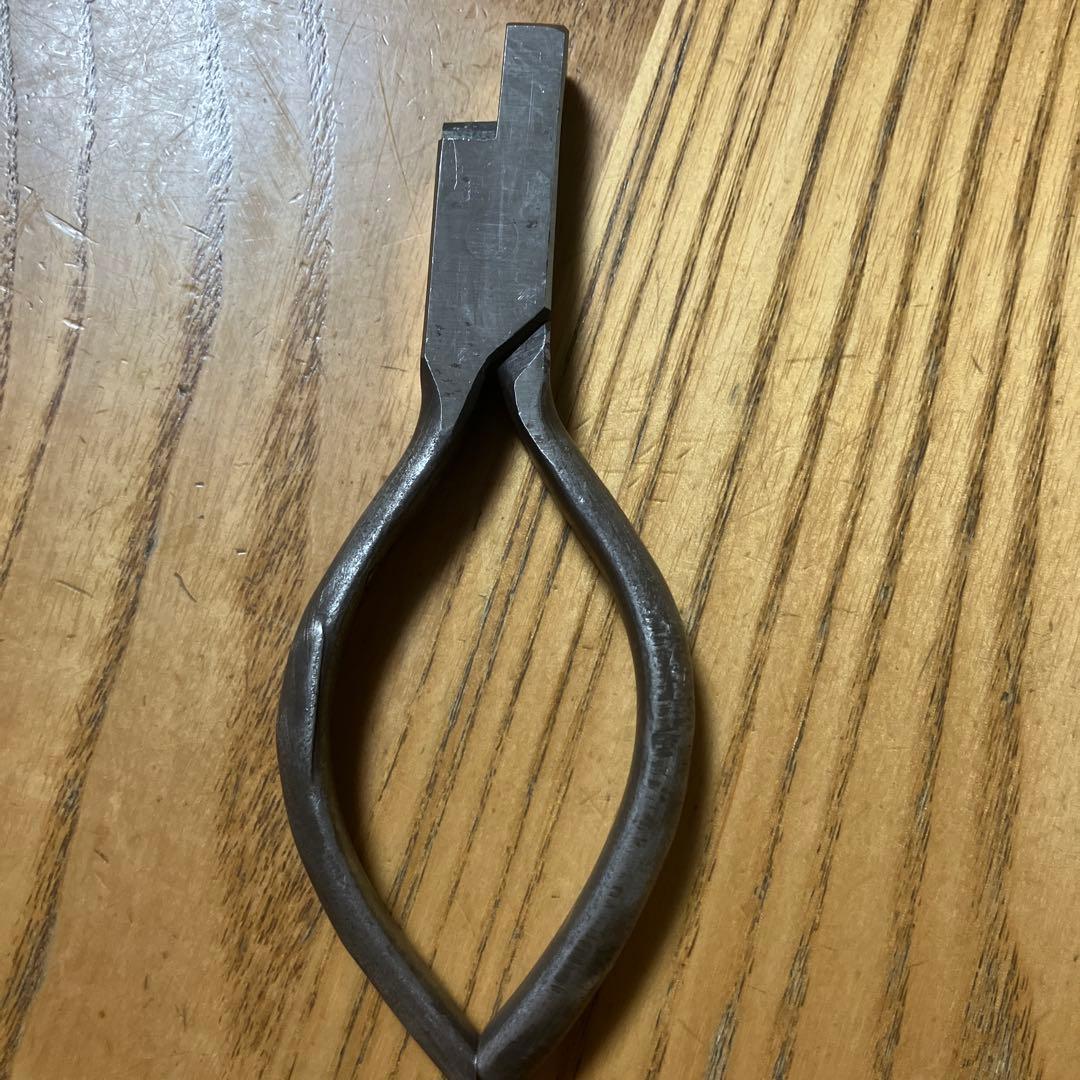 鉄道ファン向き。切符にパチンと穴を開ける「改札鋏」