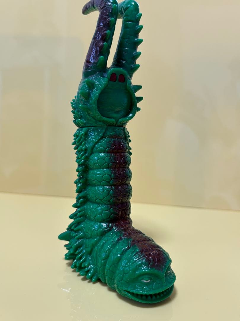 昭和レトロ　３６年前バンダイ日本製帰って来たウルトラマン登場古代怪獣ツインテール