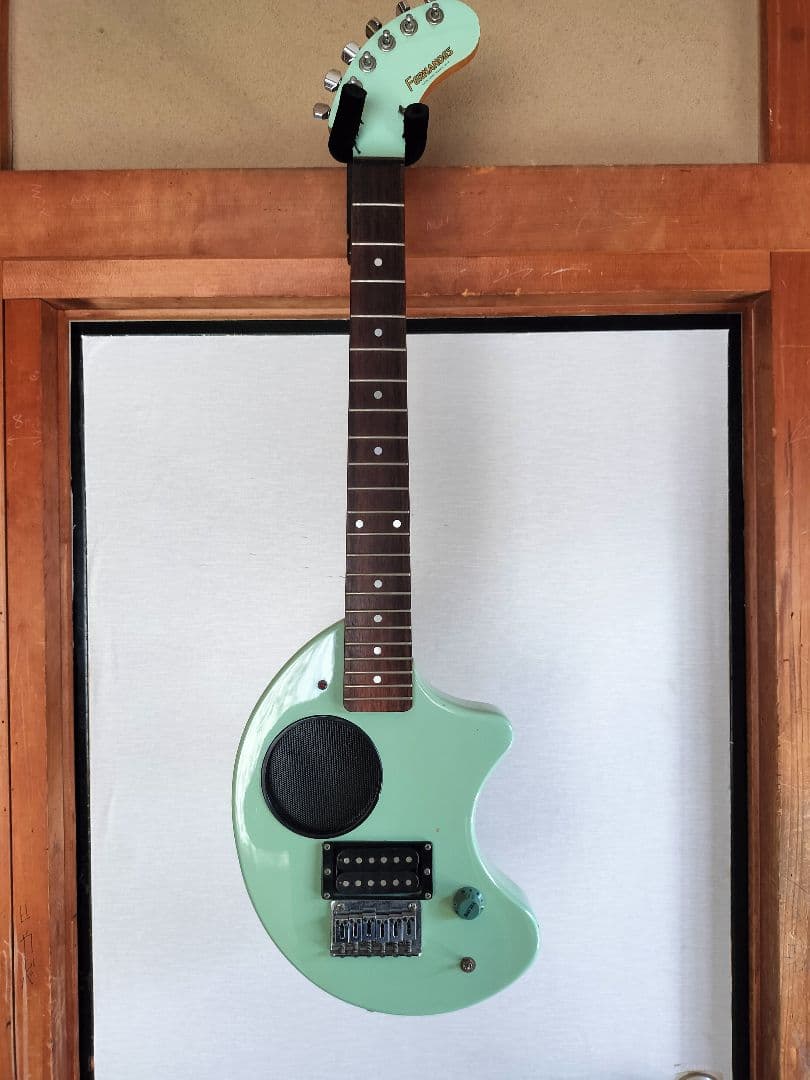 FERNANDES ZO−3 アンプ内蔵ギター