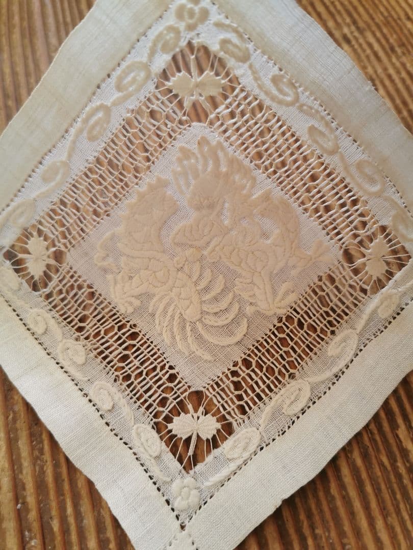 アンティーク 龍のエンブロイダリー 蝶のドローンワークレース シノワズリドイリー