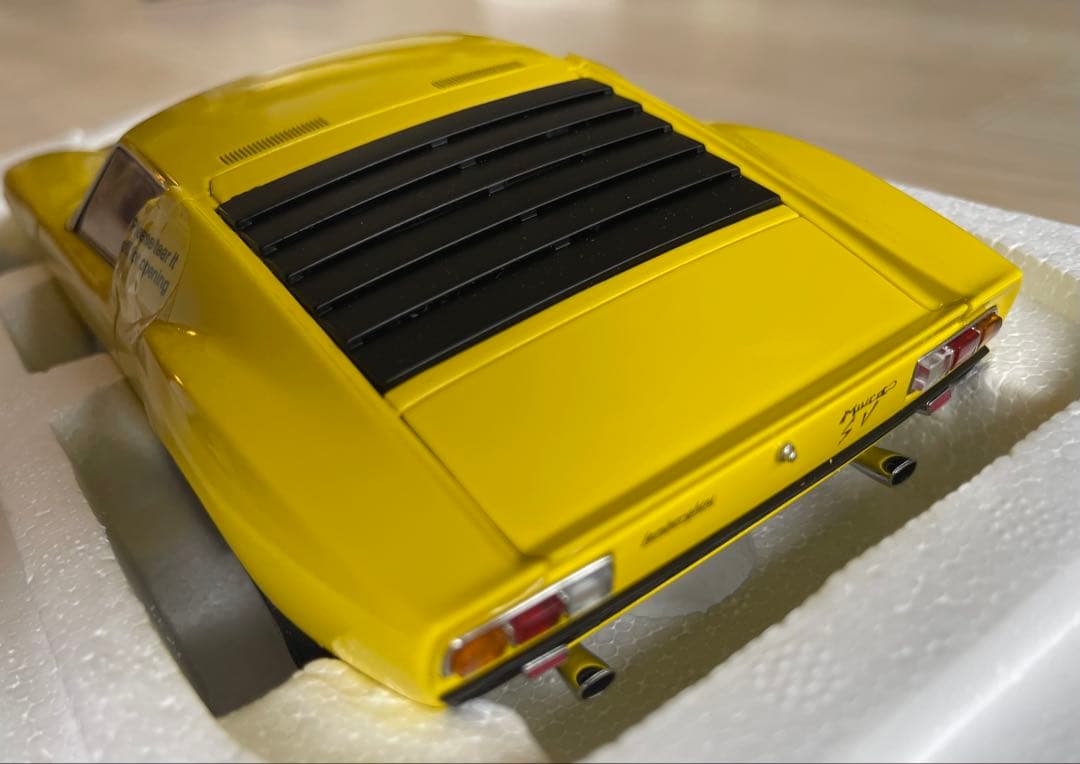 絶版新品　オートアート1/18 ランボルギーニ　ミウラP400SV イエロー