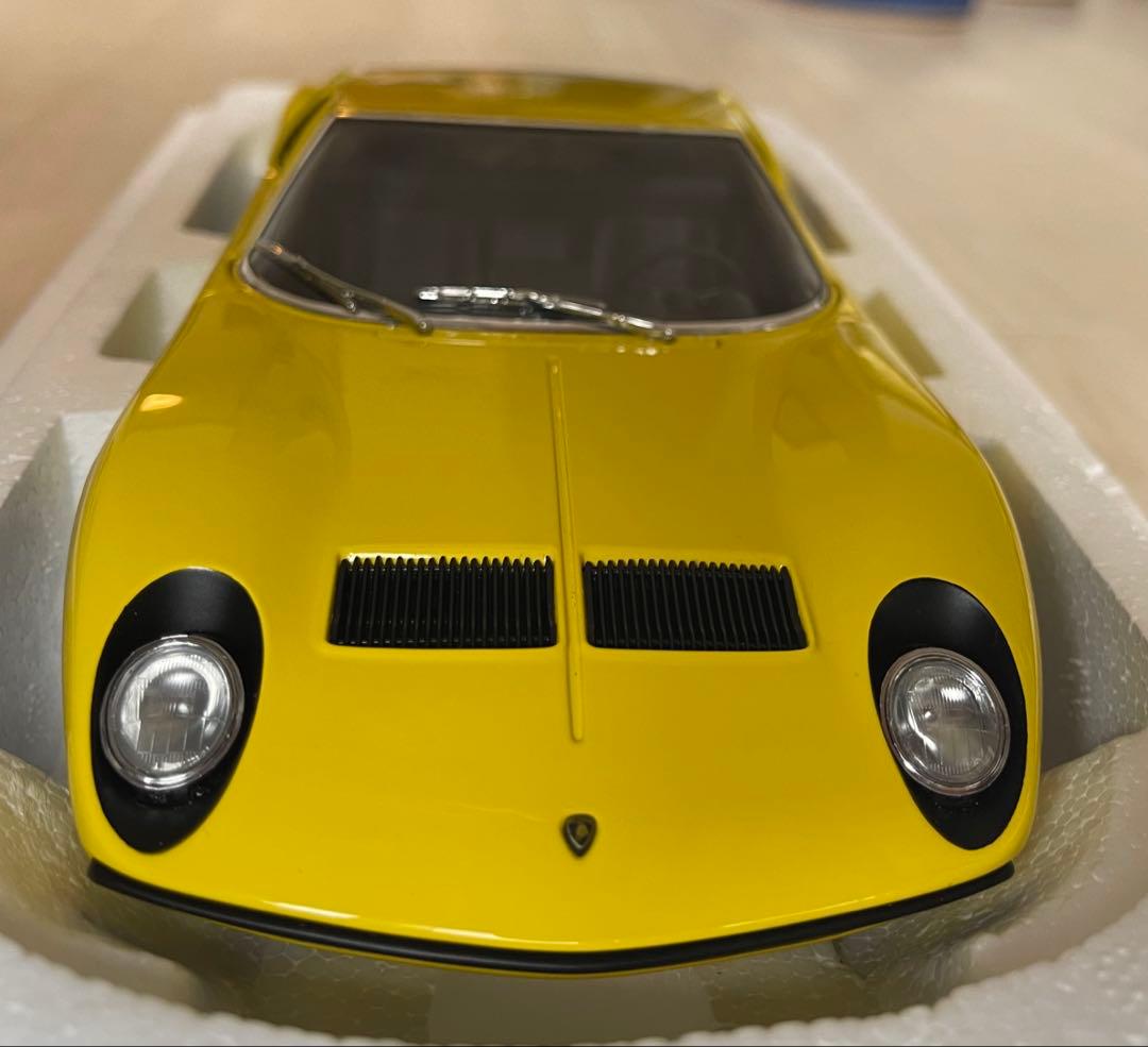 絶版新品　オートアート1/18 ランボルギーニ　ミウラP400SV イエロー