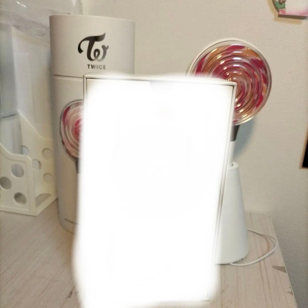 TWICE　まとめ売り　アルバム　アクスタ　ガチャ　缶バッチ　ペンライト　トレカ