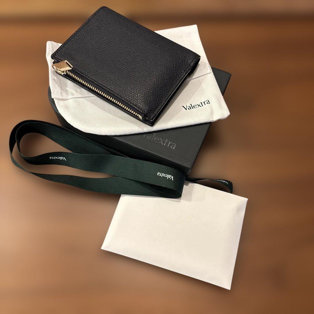 モリモツ　美品　ヴァレクストラ Valextra 小銭入れ付き財布６カード