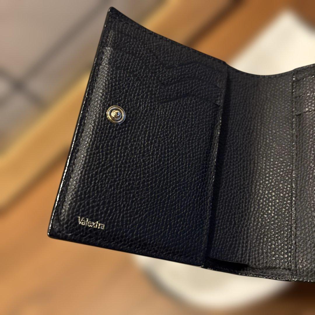 モリモツ　美品　ヴァレクストラ Valextra 小銭入れ付き財布６カード
