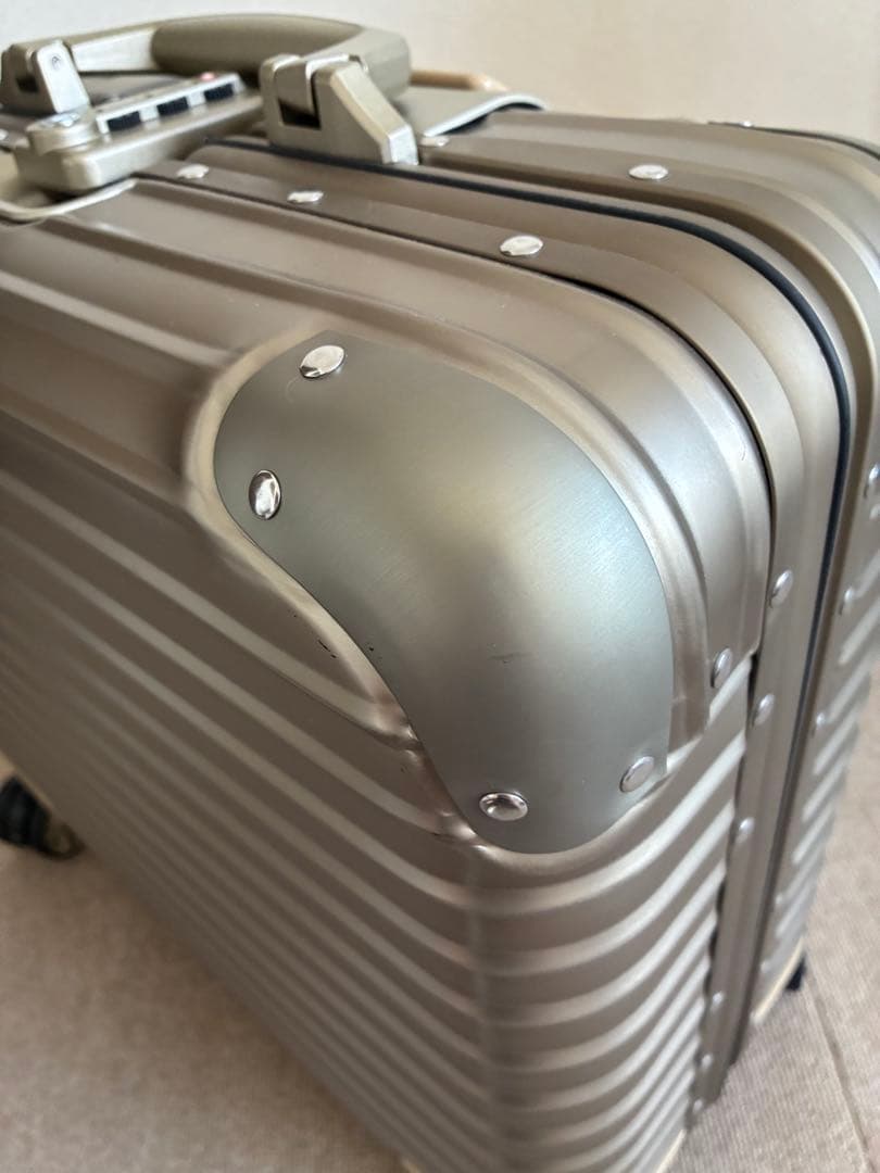 リモワ トパーズ チタニウム キャリー ケース 4輪 RIMOWA 機内持ち込み