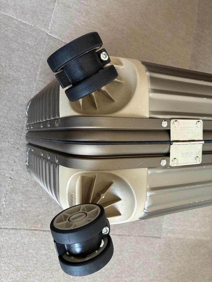 リモワ トパーズ チタニウム キャリー ケース 4輪 RIMOWA 機内持ち込み