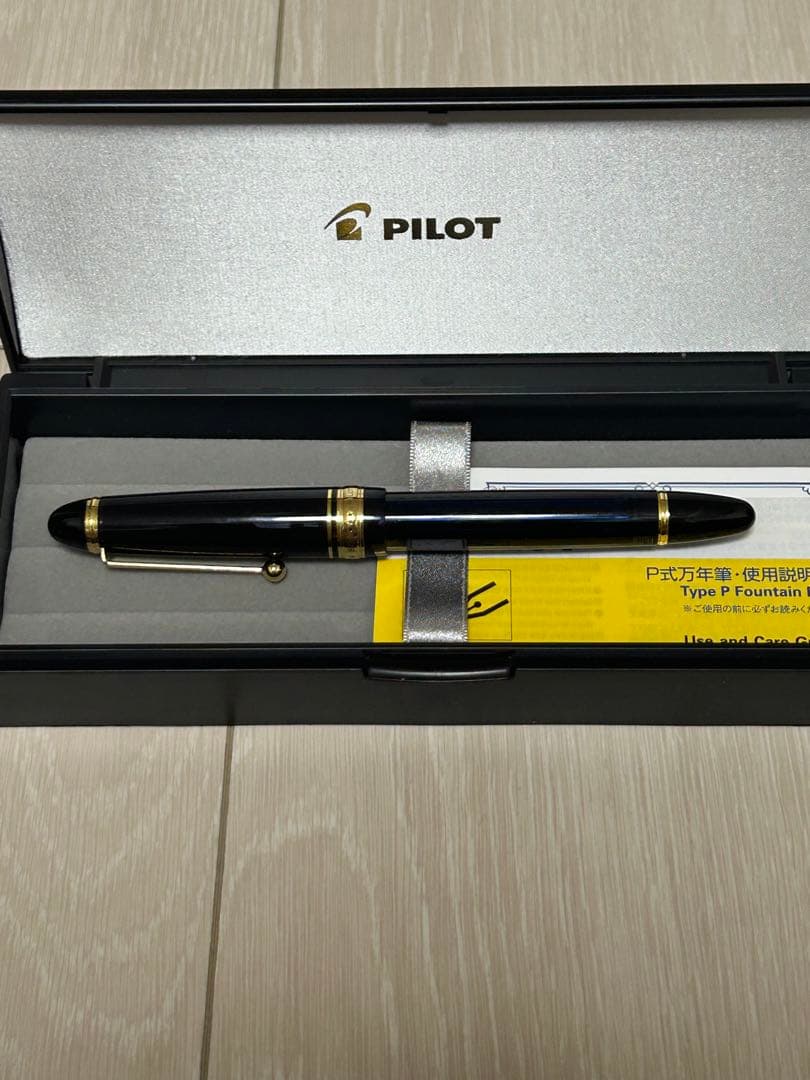 PILOT 万年筆カスタム823(黒、ペン先F)