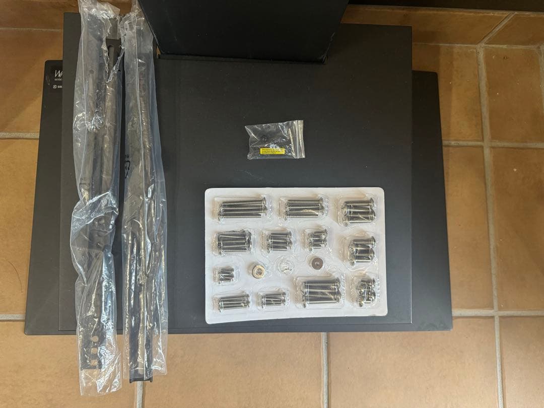 イコールズ WALL V3ロータイプ（別売り棚板付き