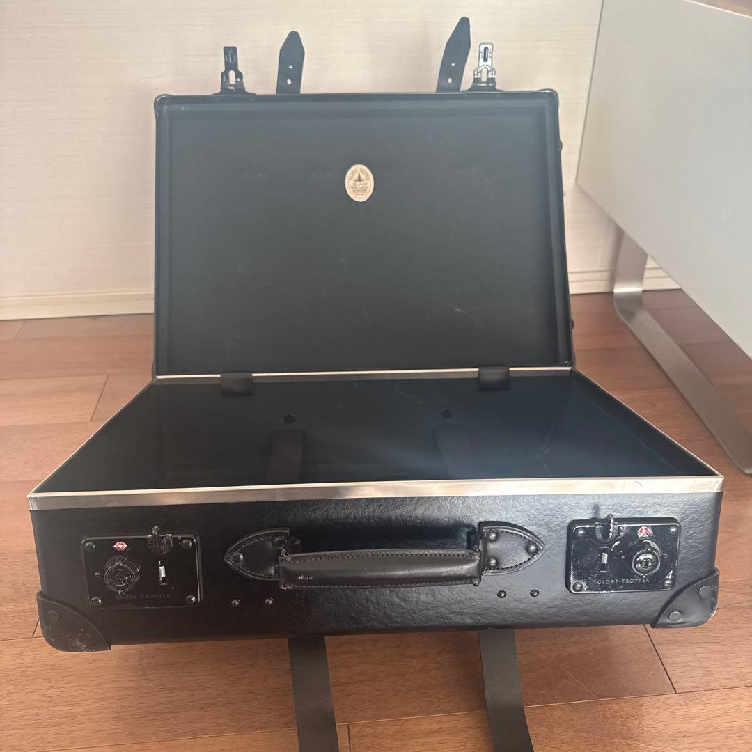 グローブトロッターブラックキャリーケース 2輪キャスター付き