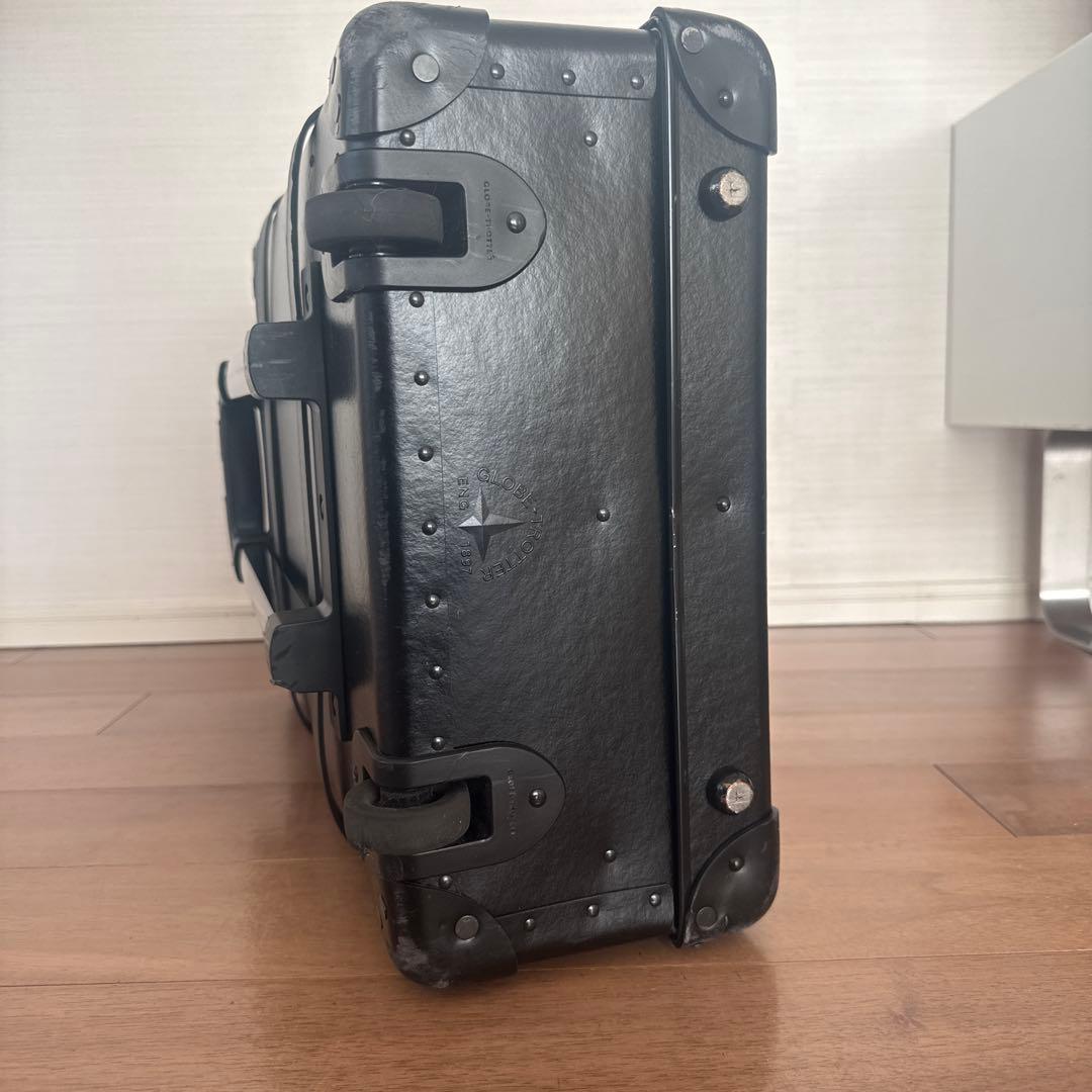 グローブトロッターブラックキャリーケース 2輪キャスター付き