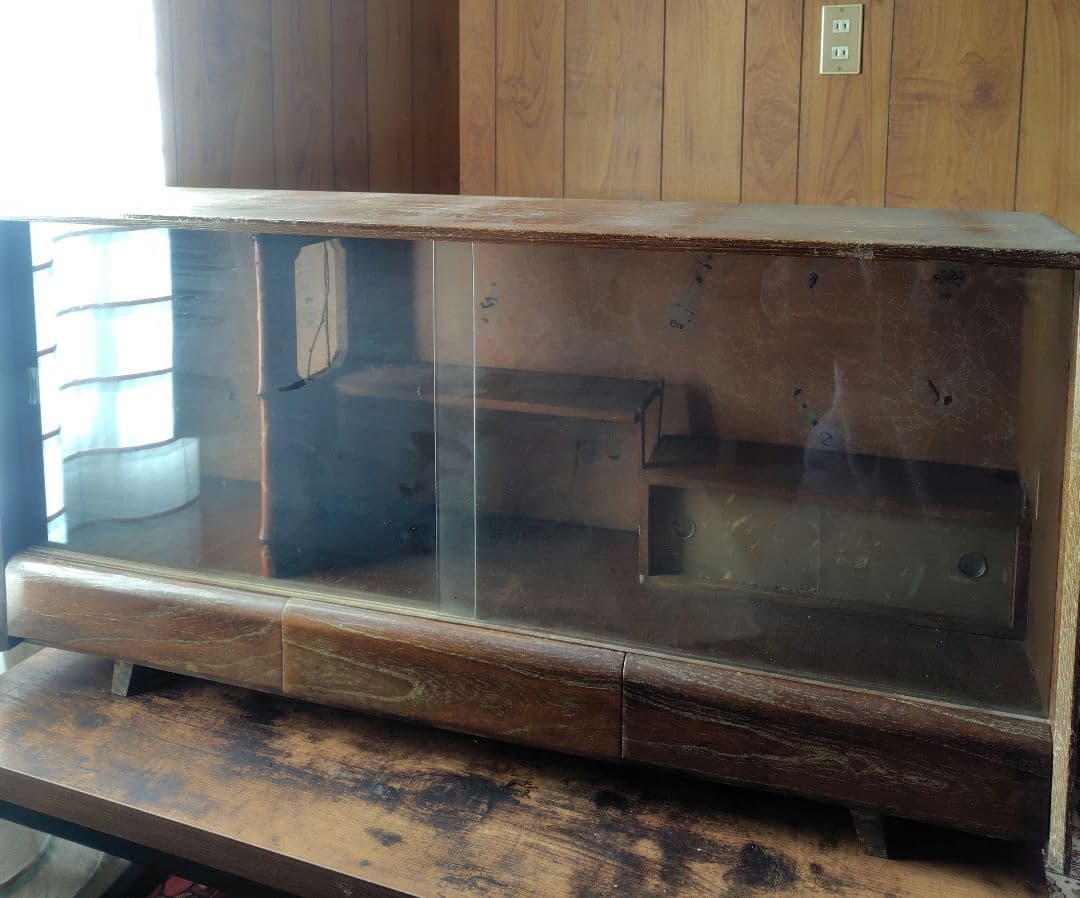 お値下げ！たのメル便【古道具】木製ガラスキャビネット 飾り棚 中型 昭和レトロ