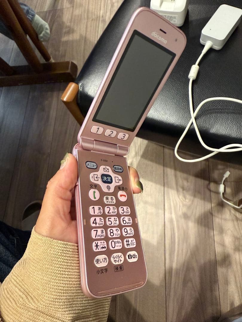 docomo らくらくフォン　F-01M ピンク 携帯電話 本体 充電器セット