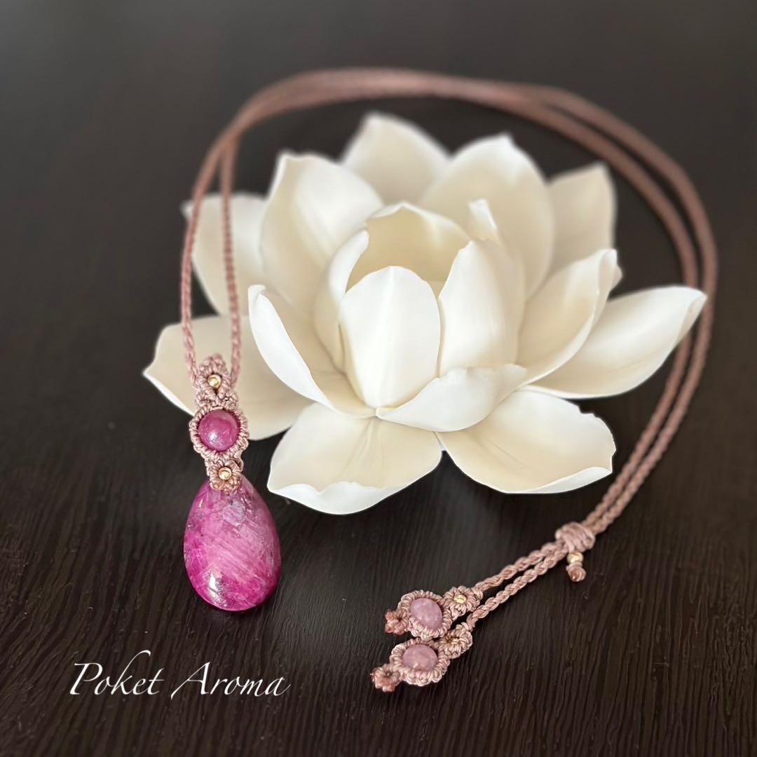 『如姫』ルビーインゾイサイトとルビーのマクラメペンダントネックレス