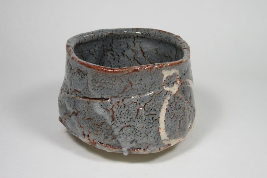 希少品！【若尾利貞】鼠志野茶碗（共箱、仕覆、陶歴書）。