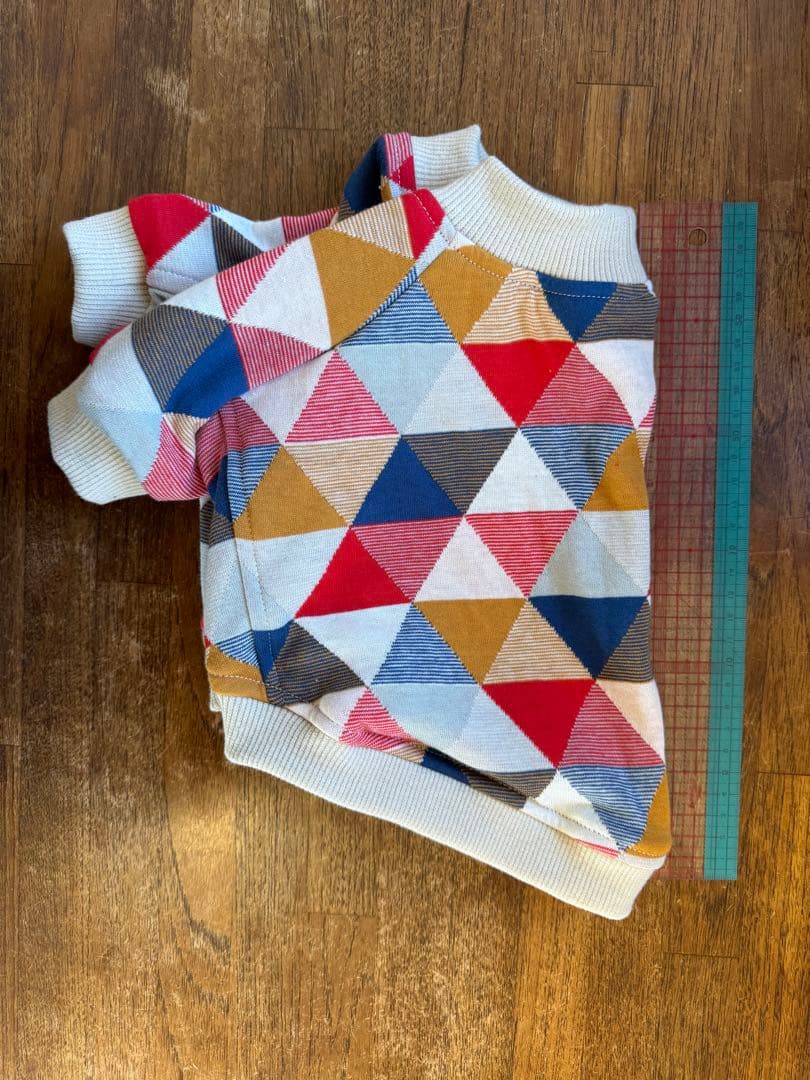 三角模様のロンT  フレブル服　パグ服　犬服　ハンドメイド