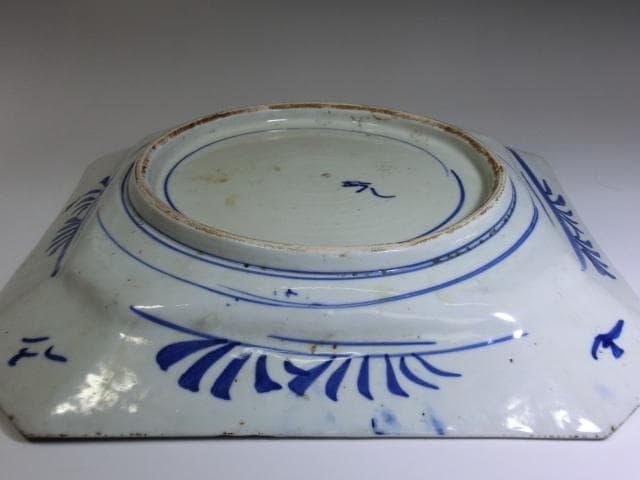大皿■古い染付角皿(江戸後期～明治期)花唐草 船「玩」伊万里 八角四角 骨董品■