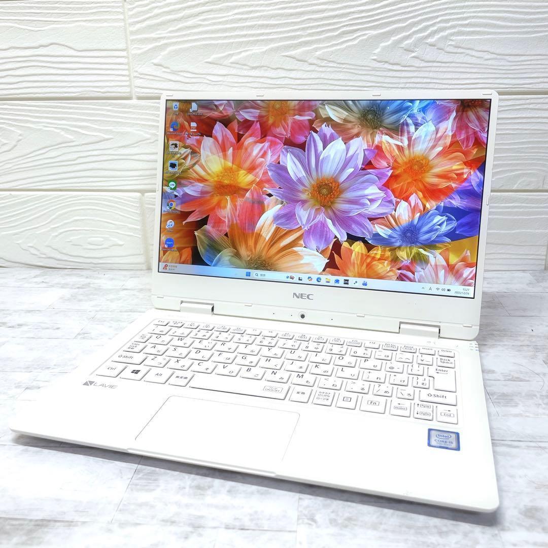 美品✨薄型軽量✨持ち運びに‼️ノートパソコン✨SSD カメラ フルHD A4