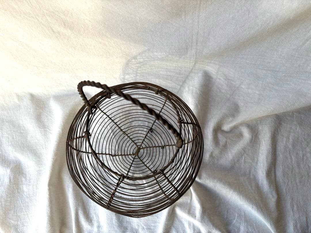 フランスアンティーク　ワイヤーバスケット　卵入れ　ガーデニング