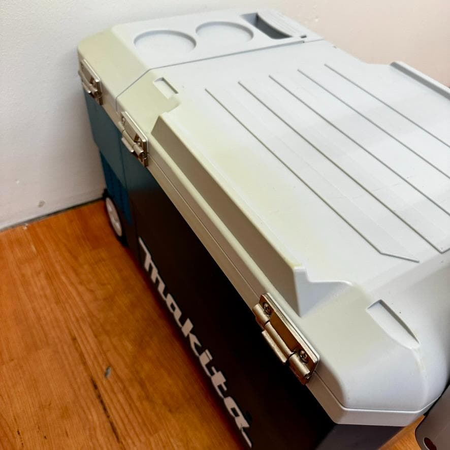 マキタ 充電式保冷温庫18V CW180D 本体のみ H26-01