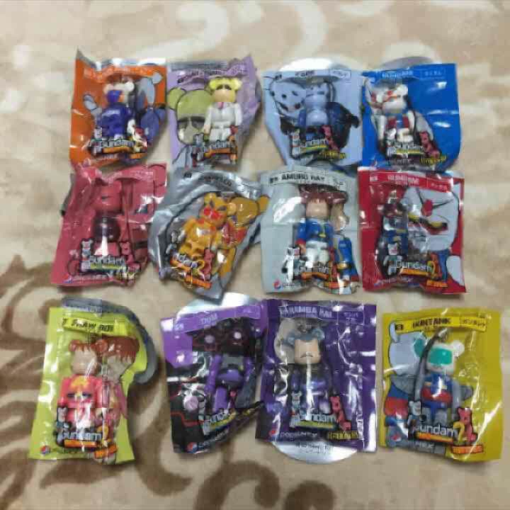 ガンダム、ベアブリック、ペプシ