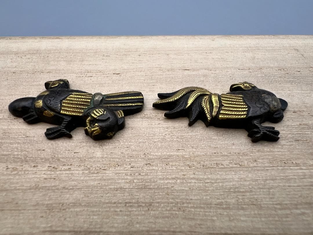 【海】江戸明治金工　鶏親子　手彫　目貫一体　銅製鍍金　骨董品　専用箱付