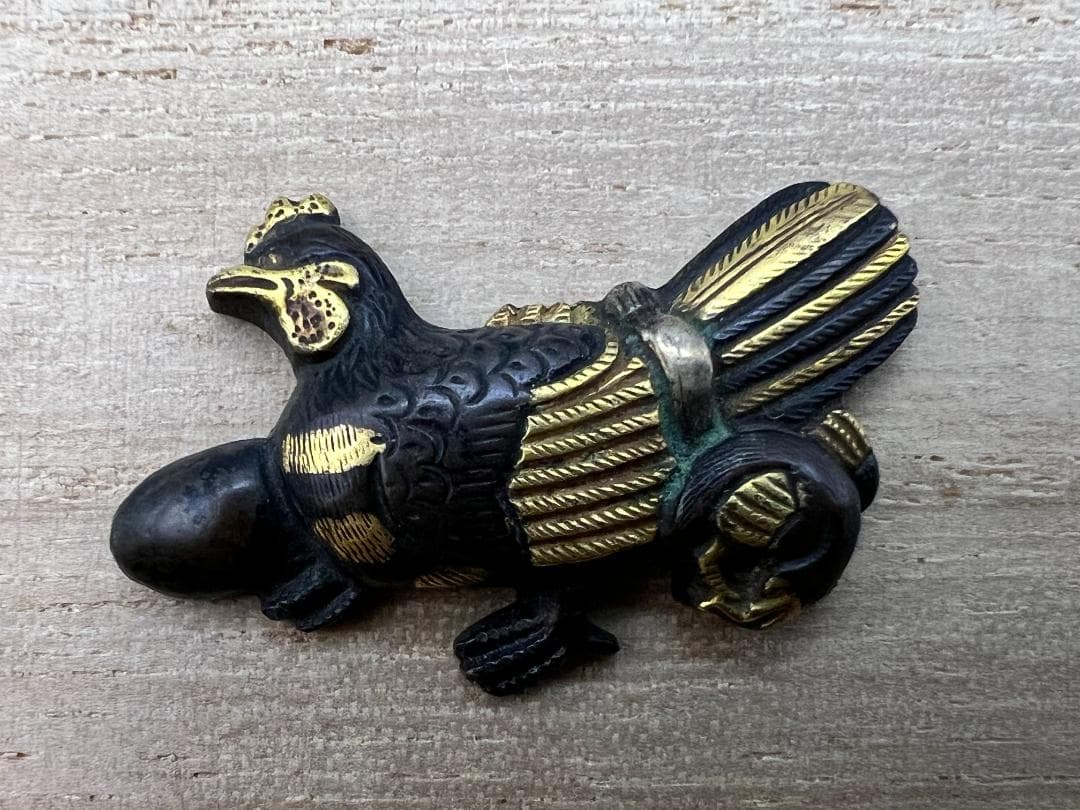 【海】江戸明治金工　鶏親子　手彫　目貫一体　銅製鍍金　骨董品　専用箱付