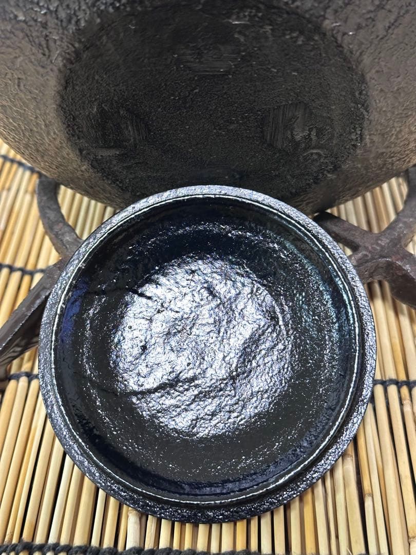 未使用、供箱付　南部秀山堂南部伝統工芸士 佐藤 勝弘造アラレ 南部鉄瓶 南部鉄器