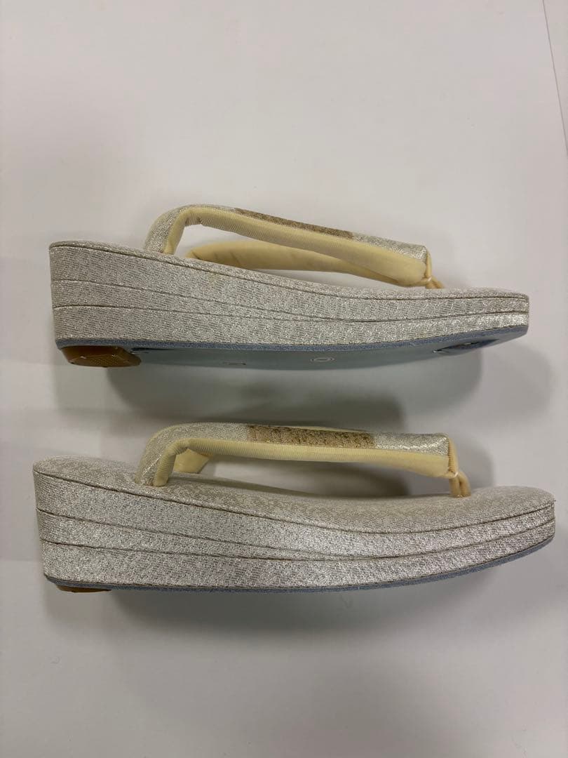 和装用草履バッグセット　銀と金　波柄　金たたき　螺鈿調　成人式　未使用品