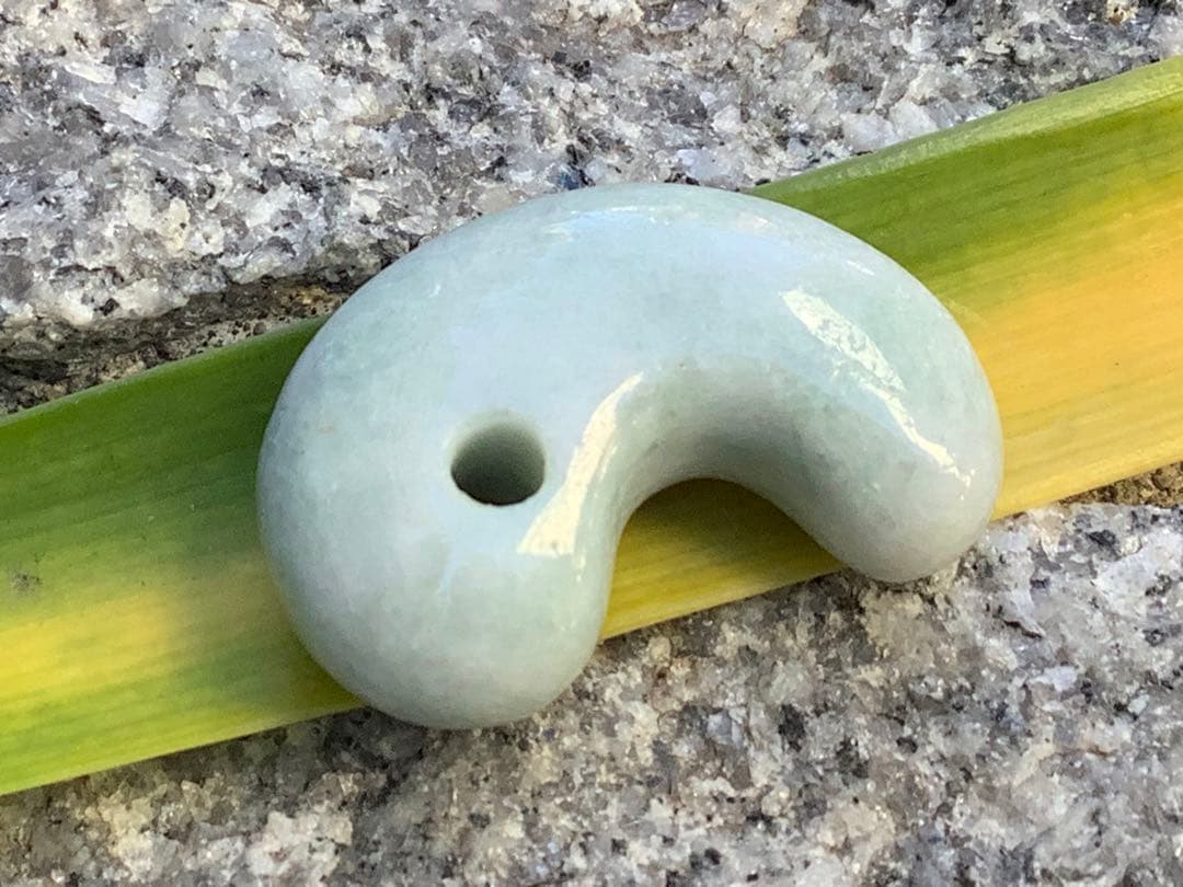 ✳神からのパワー宿る縁起物を‼️糸魚川翡翠ジェダイト　本物の勾玉　機械鑑定鑑別書付