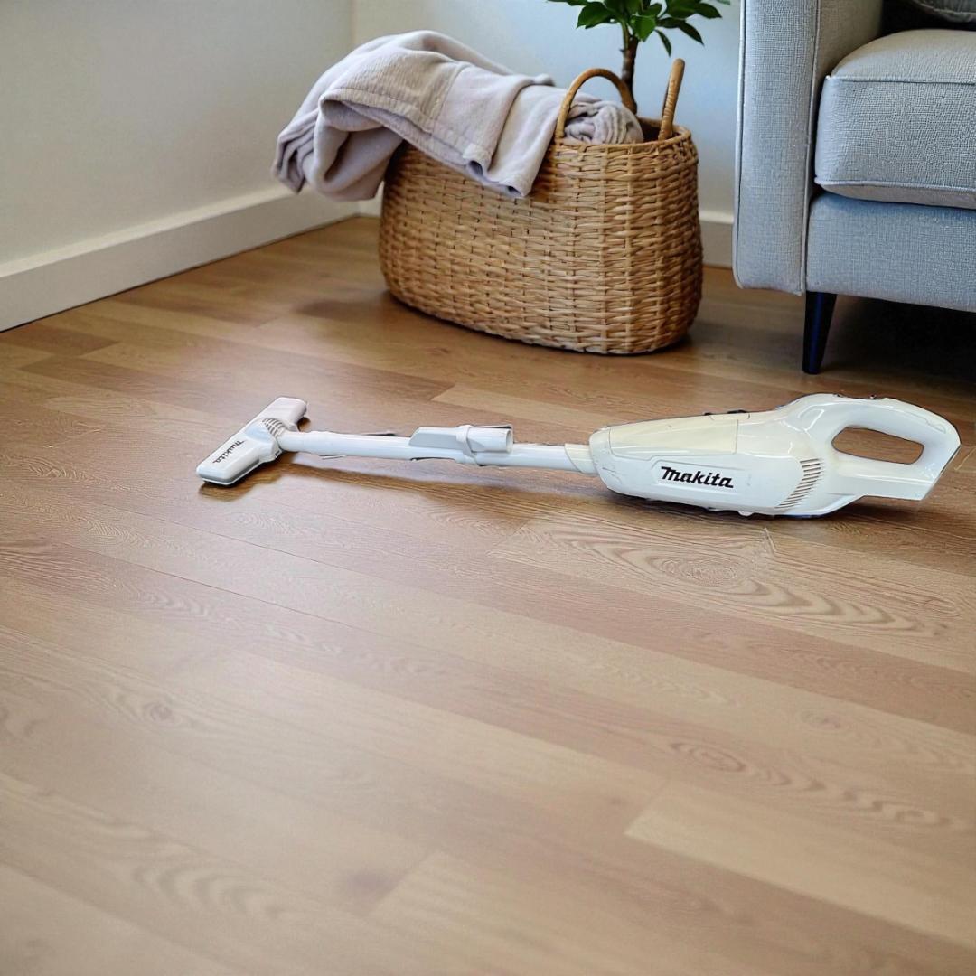 【Makita コードレスクリーナー 充電器・バッテリー付き】