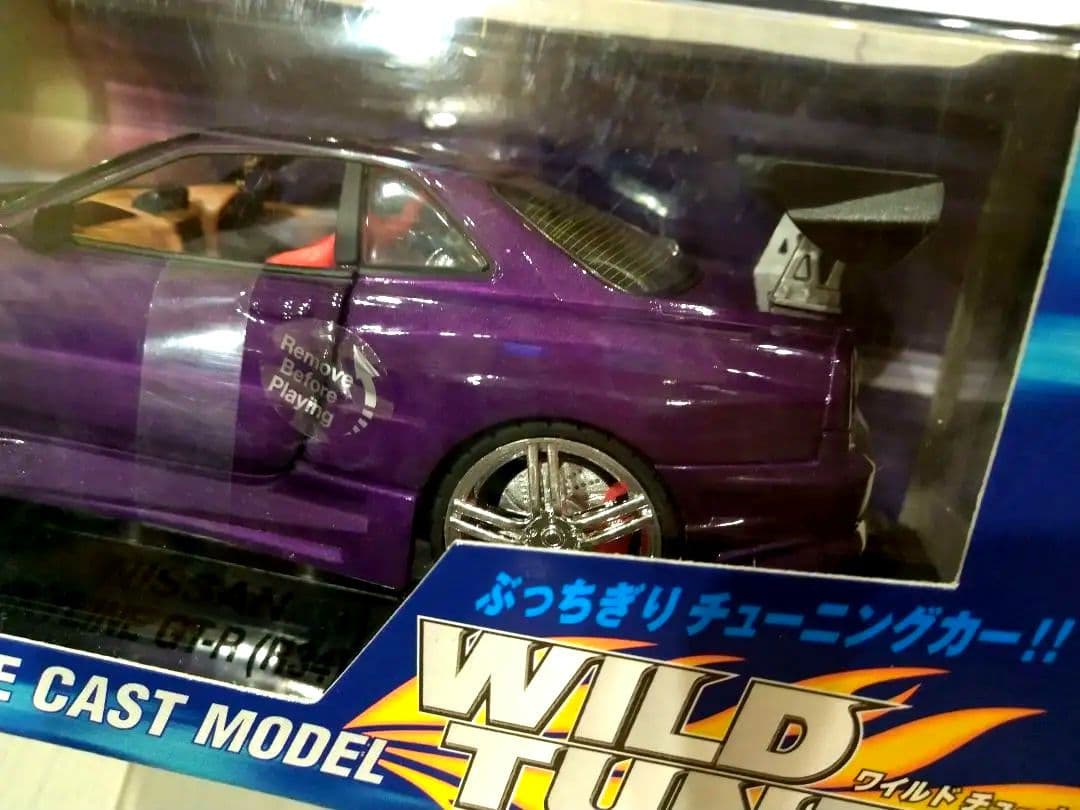 SKYLINE GT-R R34 1/24 ダイキャストモデ 光る模型