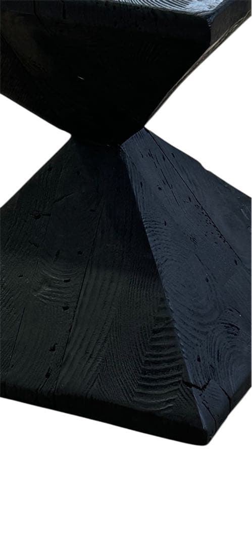 黒のダイヤモンド型木製サイドテーブル