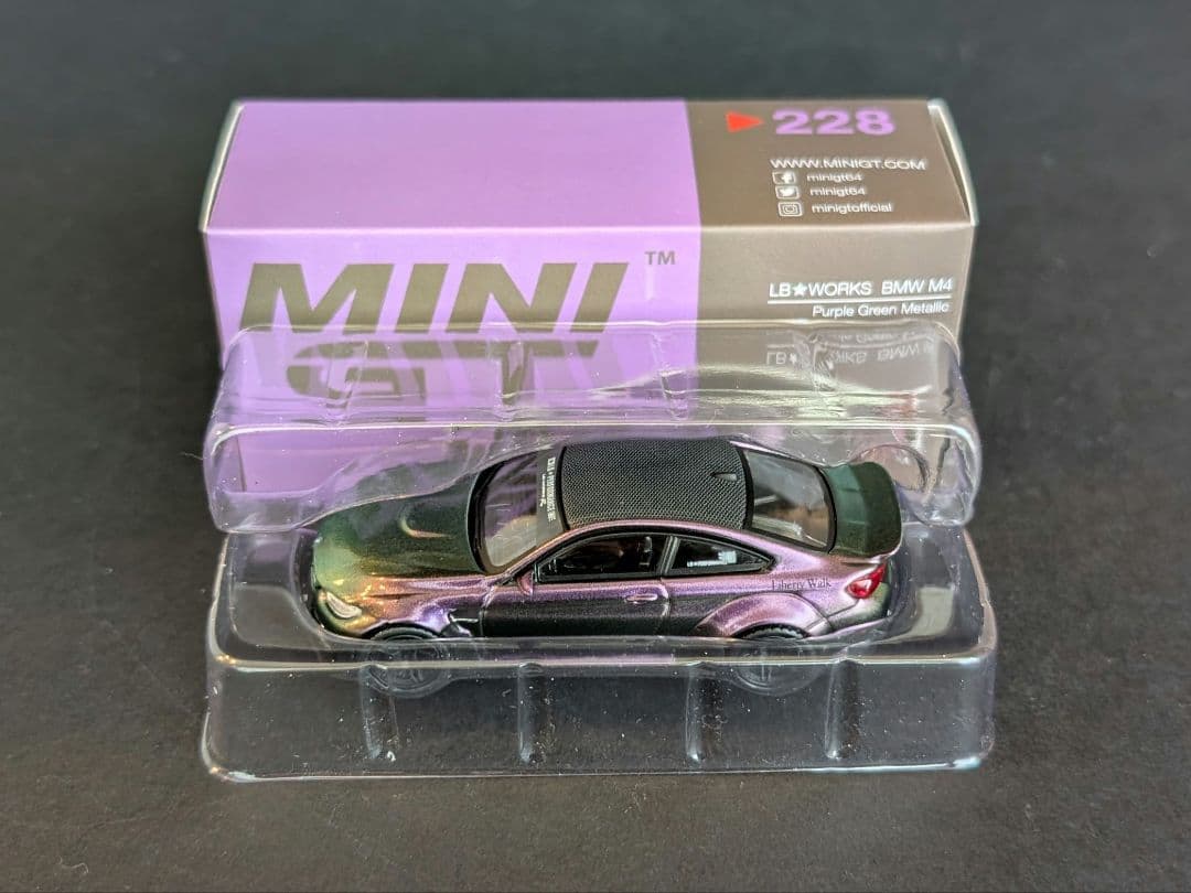 MINI GT 1/64 LBWK BMW M4 パープルグリーンメタリック