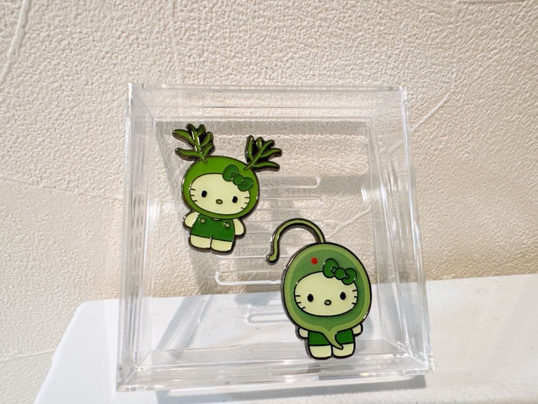 日本館限定　ピンバッジ　万博　ヒジキ　ウチワヒゲムシ　ケース付き　藻キティ　藻類